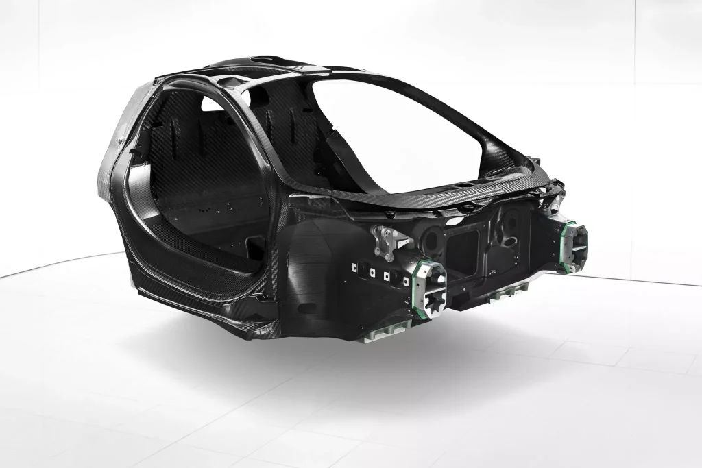 Unia Europejska planuje zakaz włókna węglowego w samochodach – branża motoryzacyjna w niepokoju