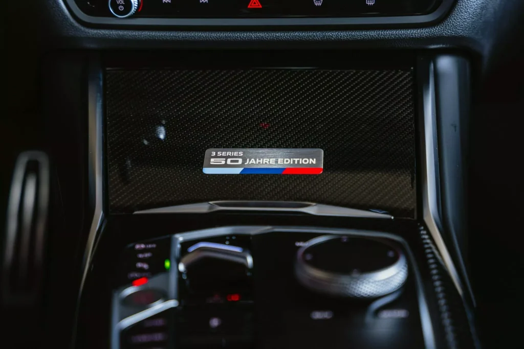 BMW M340i 50 Jahre Edition – Dlaczego Ten Model To Idealna Inspiracja dla Producentów Części Karbonowych w Polsce